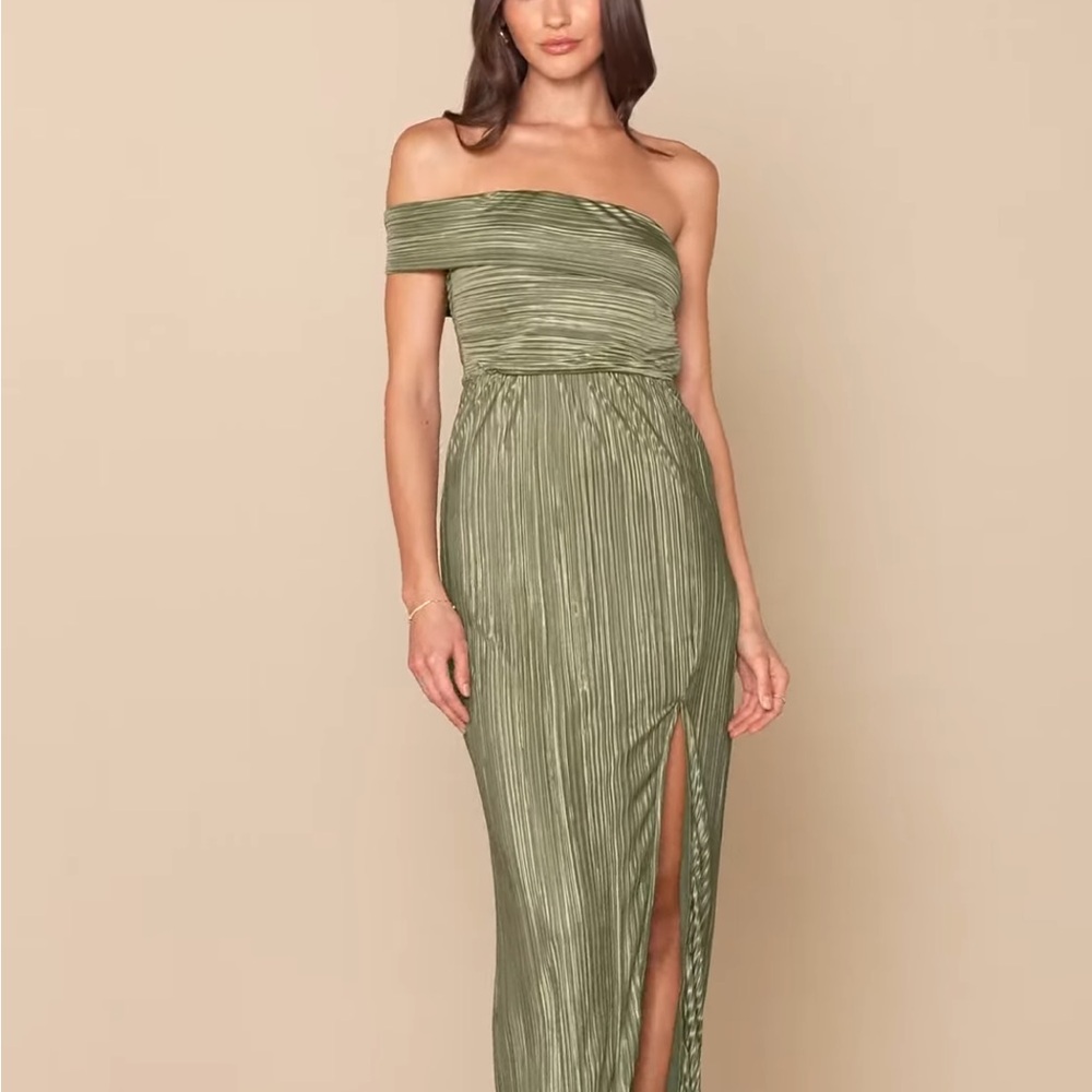 Lulus Plisse one shoulder maxi dress